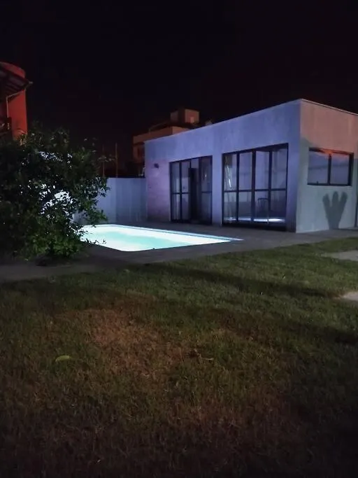 فيلا Aconchegante Casa De Madeira Com Linda Area Lazer! إيمبيتوبا 0*,  البرازيل