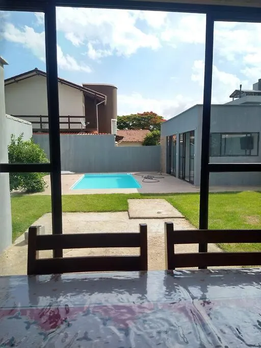 فيلا Aconchegante Casa De Madeira Com Linda Area Lazer! إيمبيتوبا بيت للعطل