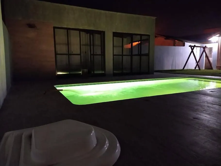 فيلا Aconchegante Casa De Madeira Com Linda Area Lazer! إيمبيتوبا بيت للعطل