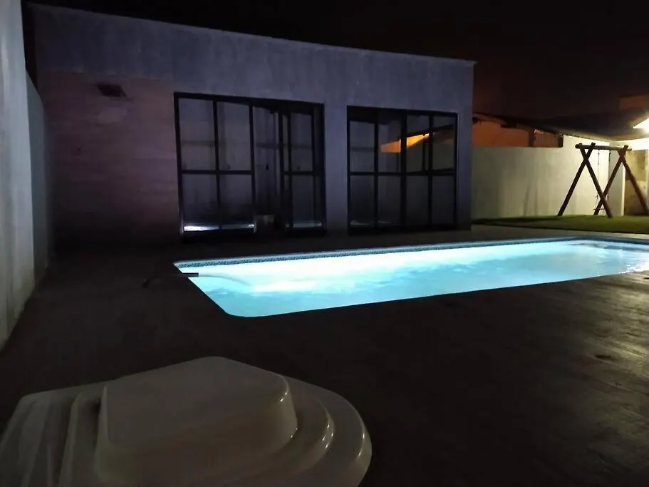 فيلا Aconchegante Casa De Madeira Com Linda Area Lazer! إيمبيتوبا بيت للعطل